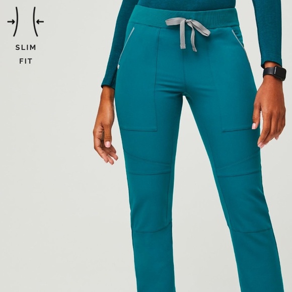 FIGS Venice Slim Body Shape
Women's Venice Slim Jogger Scrub Pants limited Edit - Picture 2 of 9
